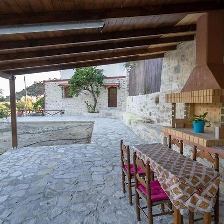 Villa Tzaniana Apomarma Bagian luar foto