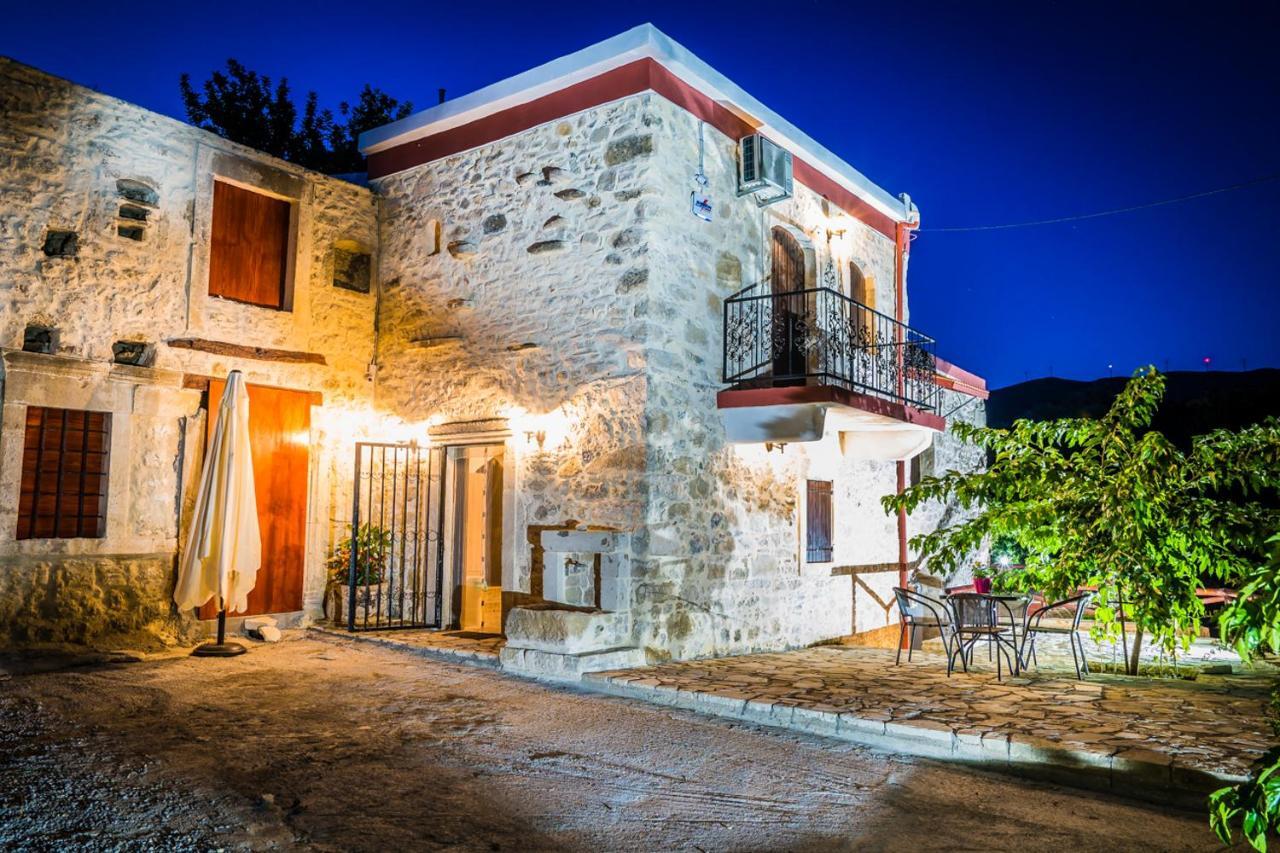 Villa Tzaniana Apomarma Bagian luar foto
