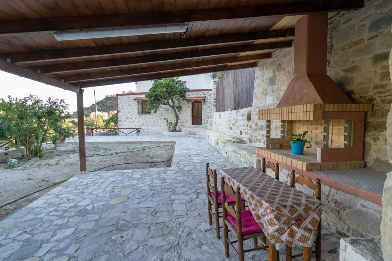 Villa Tzaniana Apomarma Bagian luar foto