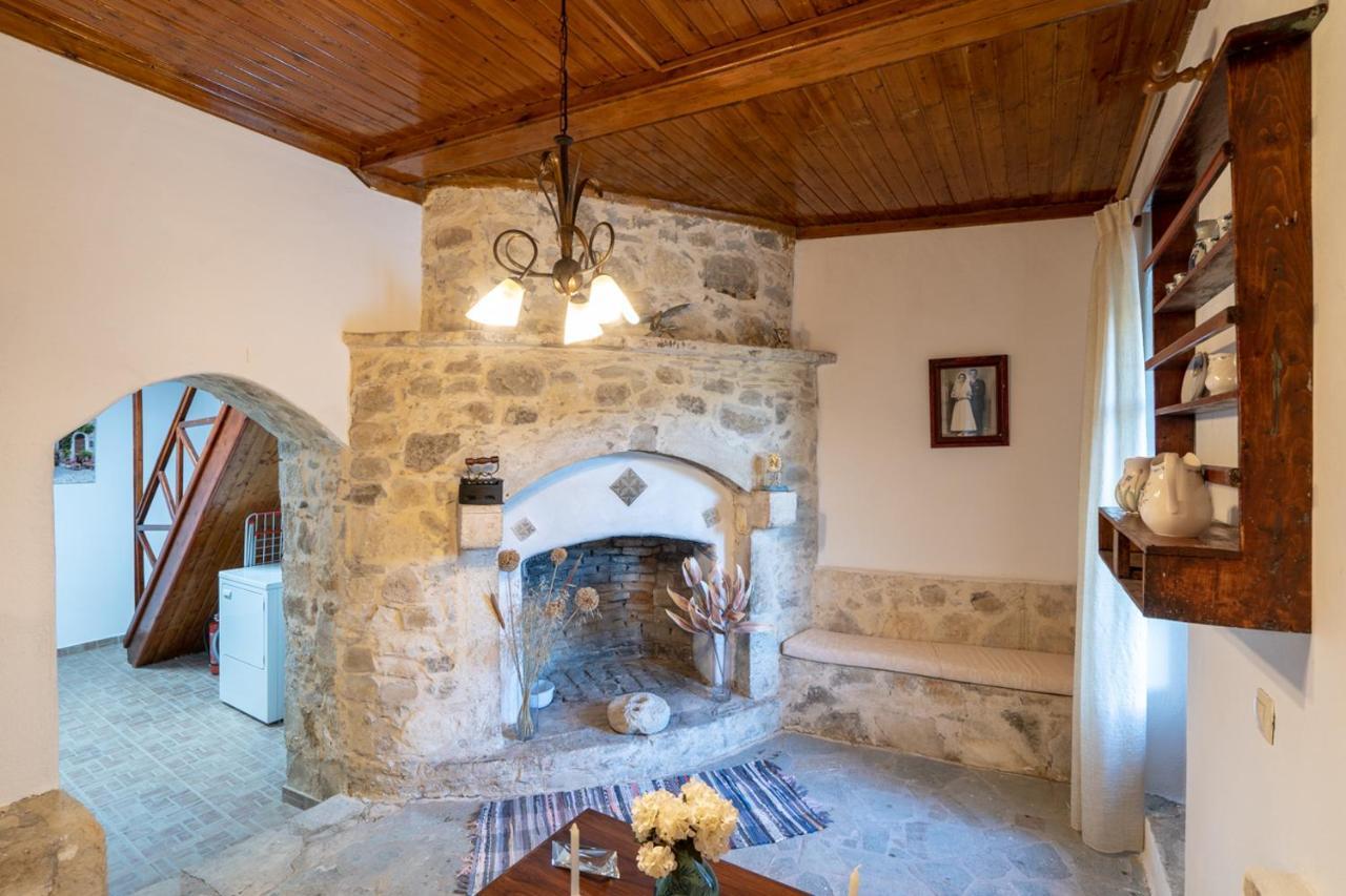 Villa Tzaniana Apomarma Bagian luar foto