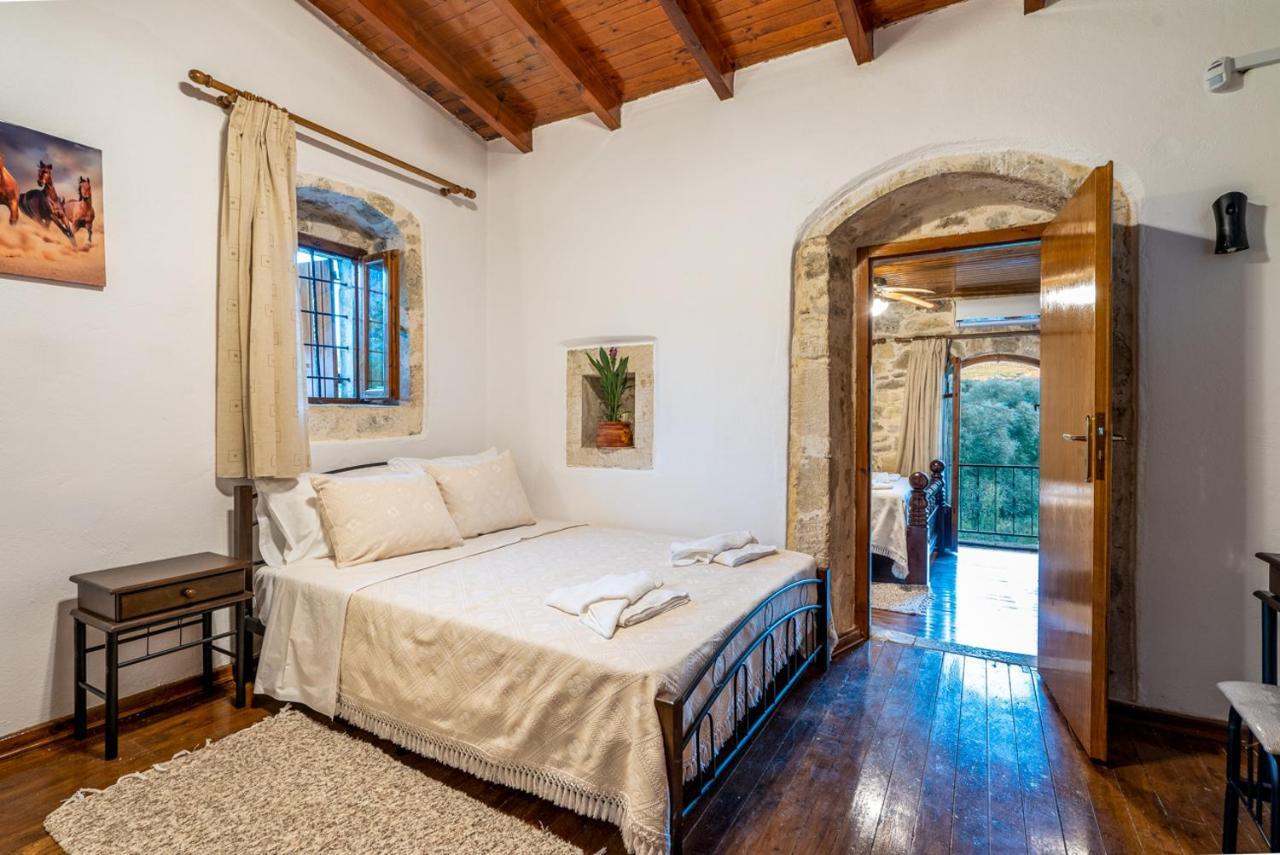 Villa Tzaniana Apomarma Bagian luar foto