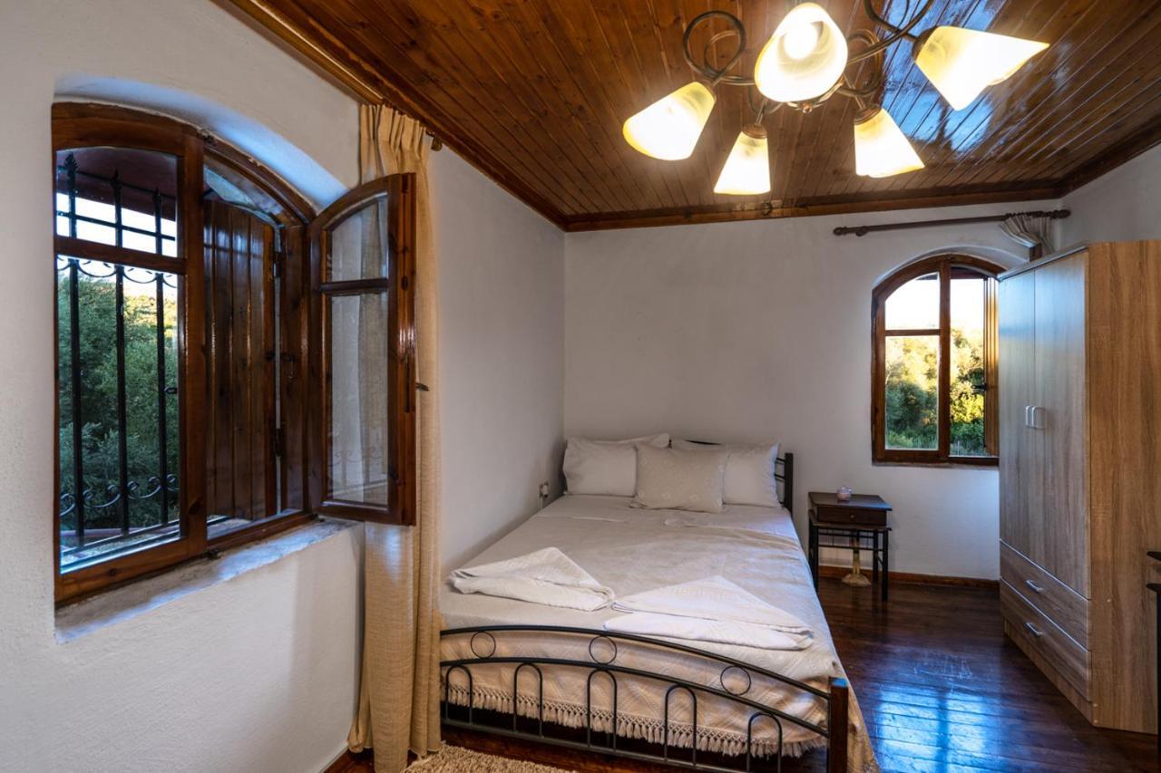 Villa Tzaniana Apomarma Bagian luar foto